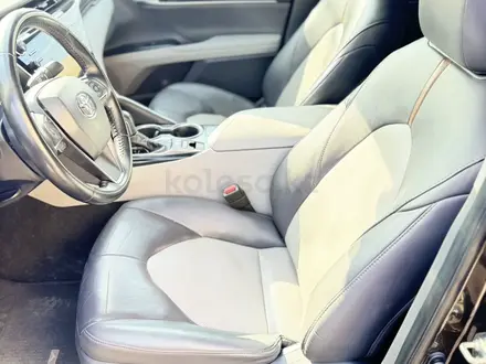 Toyota Camry 2019 года за 13 500 000 тг. в Актау – фото 5