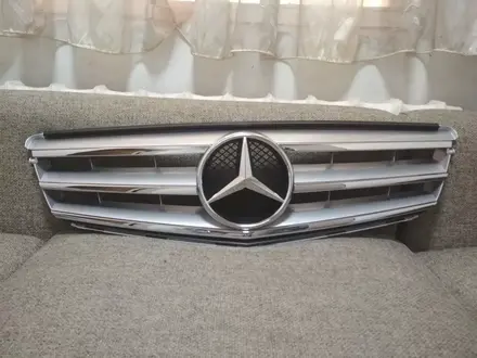 Решотка радиатора Mercedes Benz W204 C class за 50 000 тг. в Алматы