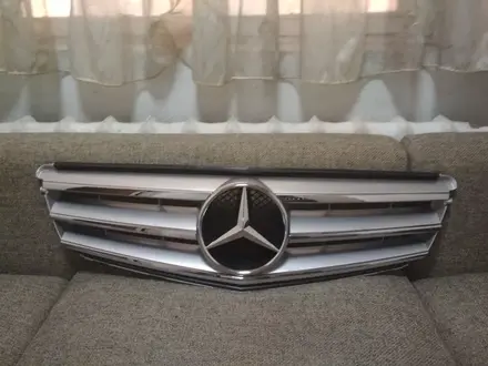Решотка радиатора Mercedes Benz W204 C classүшін50 000 тг. в Алматы – фото 2