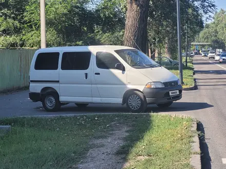 Toyota Hiace 2004 года за 6 300 000 тг. в Алматы