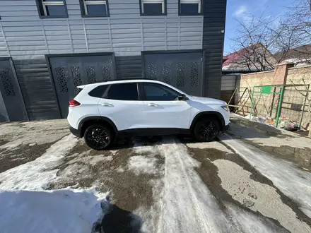 Chevrolet Tracker 2021 года за 7 800 000 тг. в Тараз – фото 2