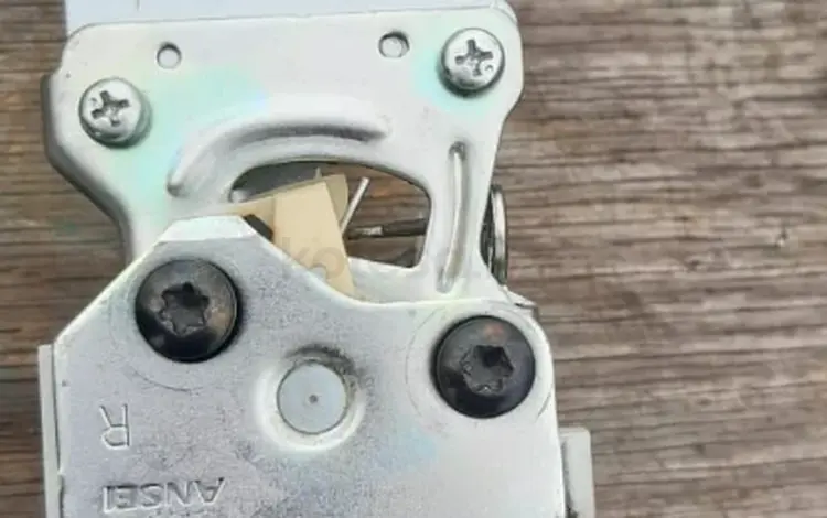 Замок крышки багажника Mitsubishi Pajero 4 за 25 000 тг. в Алматы