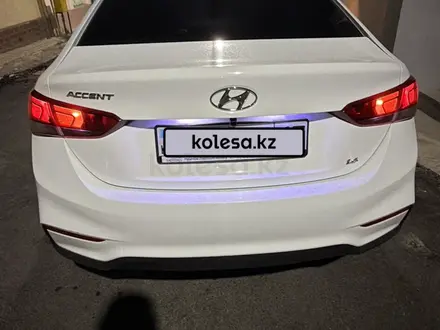 Hyundai Accent 2017 года за 6 000 000 тг. в Шымкент – фото 2