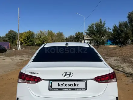 Hyundai Accent 2020 года за 8 500 000 тг. в Актобе – фото 4