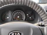 Kia Carnival 2007 года за 6 500 000 тг. в Уральск – фото 3