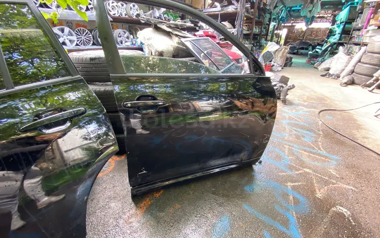 Передняя правая дверь Toyota Highlander 2010 за 200 000 тг. в Алматы