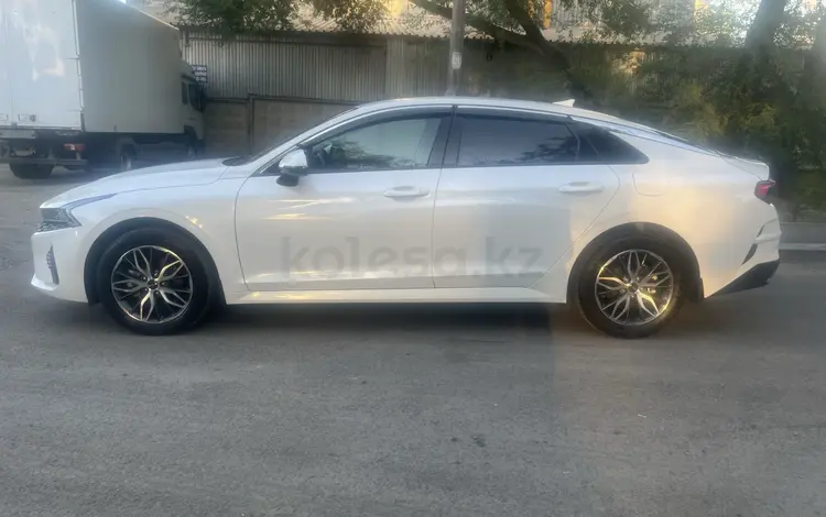 Kia K5 2023 года за 12 700 000 тг. в Алматы