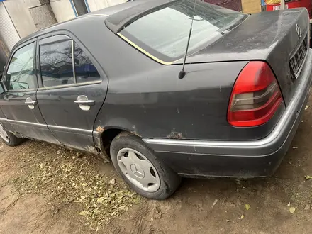 Mercedes-Benz C 180 1994 года за 700 000 тг. в Павлодар – фото 4