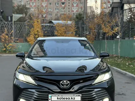 Toyota Camry 2019 года за 15 500 000 тг. в Алматы – фото 4