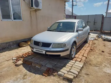 Volkswagen Passat 1997 года за 1 500 000 тг. в Атырау – фото 2