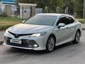 Toyota Camry 2018 года за 13 500 000 тг. в Тараз – фото 2