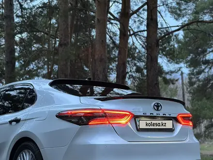 Toyota Camry 2019 года за 13 900 000 тг. в Караганда – фото 17