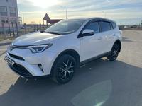 Toyota RAV4 2018 года за 13 300 000 тг. в Петропавловск