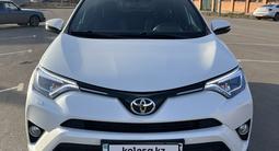 Toyota RAV4 2018 года за 13 700 000 тг. в Петропавловск – фото 5