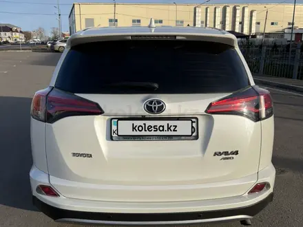Toyota RAV4 2018 года за 13 300 000 тг. в Петропавловск – фото 6