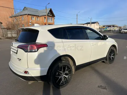 Toyota RAV4 2018 года за 13 300 000 тг. в Петропавловск – фото 7