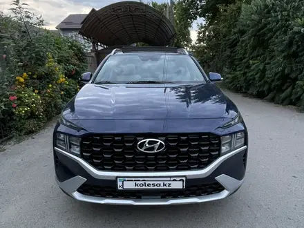 Hyundai Santa Fe 2022 года за 15 000 000 тг. в Алматы