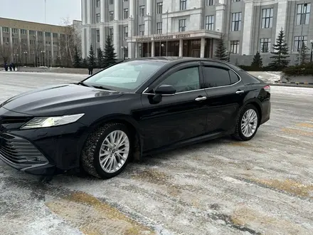 Toyota Camry 2018 года за 14 000 000 тг. в Астана