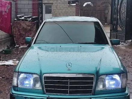 Mercedes-Benz E 220 1993 года за 2 200 000 тг. в Шымкент