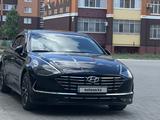 Hyundai Sonata 2022 годаfor13 500 000 тг. в Актобе – фото 3