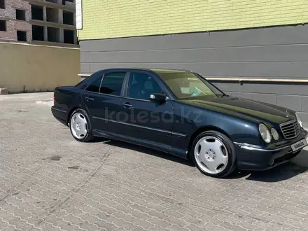 Mercedes-Benz E 430 1999 года за 4 300 000 тг. в Жанаозен – фото 4