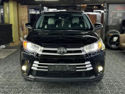 Toyota Highlander 2019 года за 18 000 000 тг. в Алматы