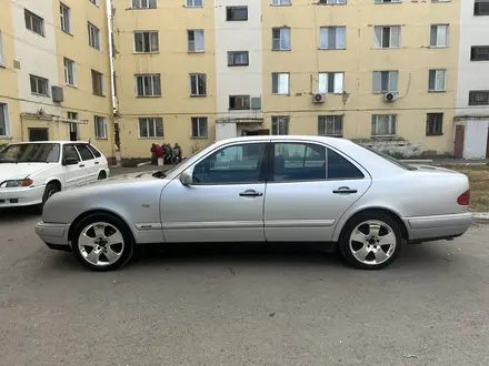 Mercedes-Benz E 320 1998 года за 3 200 000 тг. в Астана – фото 5