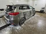 Kia Carens 2013 года за 6 200 000 тг. в Актау – фото 2