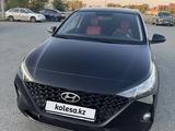 Hyundai Solaris 2020 года за 8 350 000 тг. в Атырау – фото 2