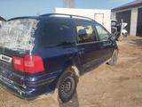 SEAT Alhambra 2002 года за 900 000 тг. в Актобе – фото 4