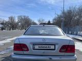 Mercedes-Benz E 230 1998 годаүшін2 300 000 тг. в Талдыкорган – фото 3