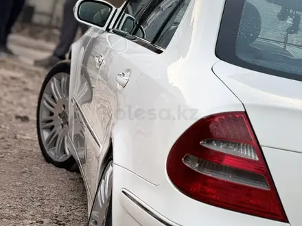 Mercedes-Benz E 320 2005 года за 5 500 000 тг. в Тараз – фото 12