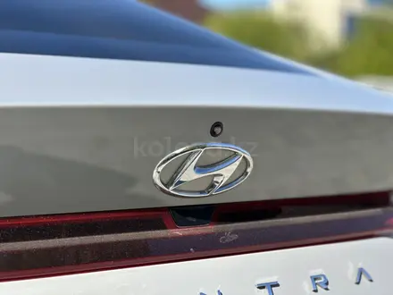 Hyundai Elantra 2022 года за 9 700 000 тг. в Актобе – фото 9