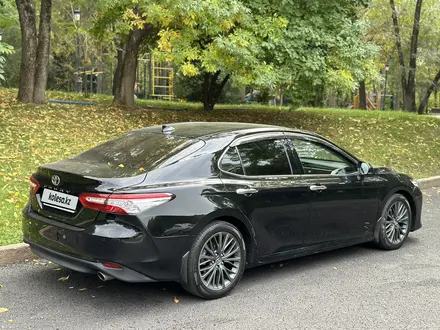 Toyota Camry 2019 года за 13 700 000 тг. в Алматы – фото 5