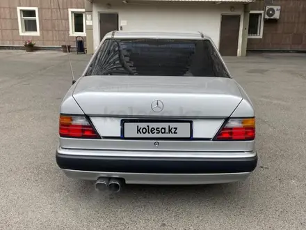 Mercedes-Benz E 500 1993 года за 16 500 000 тг. в Астана – фото 23