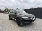 Volkswagen Touareg 2005 года за 4 300 000 тг. в Алматы – фото 2