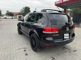 Volkswagen Touareg 2005 года за 4 300 000 тг. в Алматы – фото 5
