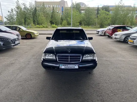 Mercedes-Benz C 200 1995 года за 2 000 000 тг. в Астана – фото 2