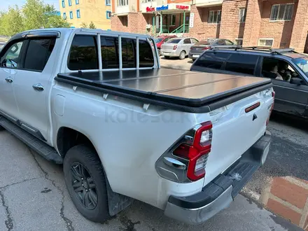 Крышка трехсекционная на Toyota Hilux за 335 000 тг. в Уральск – фото 6