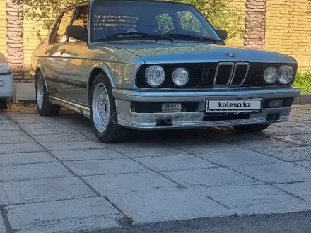 BMW 540 1984 года за 6 000 000 тг. в Караганда – фото 2