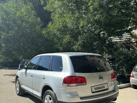 Volkswagen Touareg 2003 года за 4 000 000 тг. в Актобе – фото 2