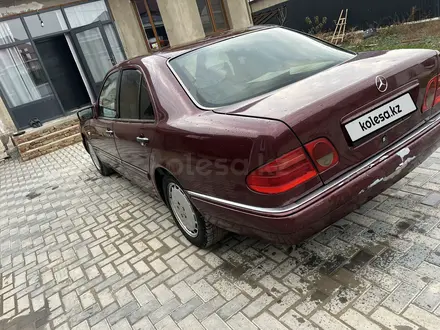 Mercedes-Benz E 320 1997 года за 2 000 000 тг. в Алматы – фото 4