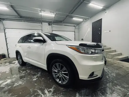 Toyota Highlander 2014 года за 16 800 000 тг. в Актобе – фото 2