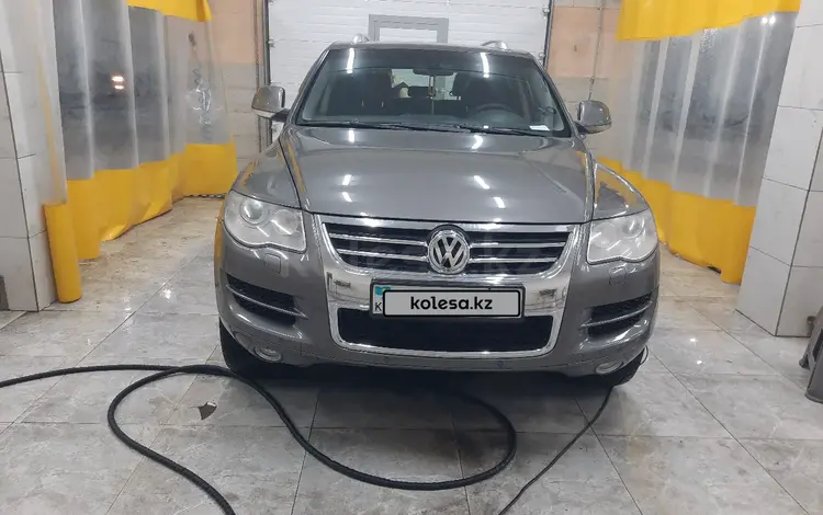 Volkswagen Touareg 2007 годаfor8 200 000 тг. в Шымкент