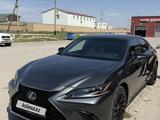 Lexus ES 300h 2022 годаfor18 500 000 тг. в Актау