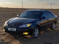Toyota Camry 2003 года за 3 000 000 тг. в Атырау – фото 2
