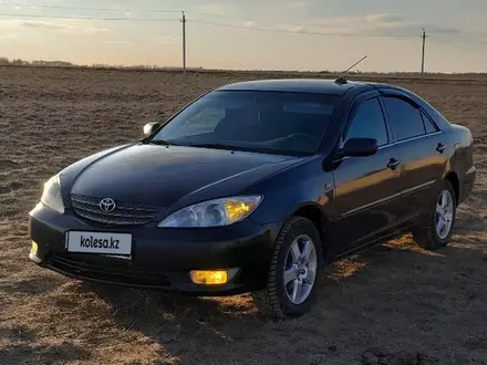 Toyota Camry 2003 года за 3 000 000 тг. в Атырау – фото 2