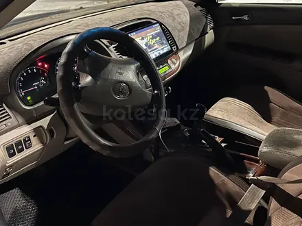 Toyota Camry 2003 года за 3 000 000 тг. в Атырау – фото 6