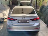 Hyundai Elantra 2018 года за 7 100 000 тг. в Шымкент – фото 2