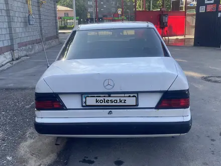 Mercedes-Benz E 200 1990 года за 1 450 000 тг. в Алматы – фото 4